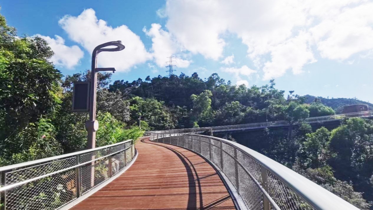 菲尼特智慧路燈智服全國(guó)首條智能健康步道-珠海景山道